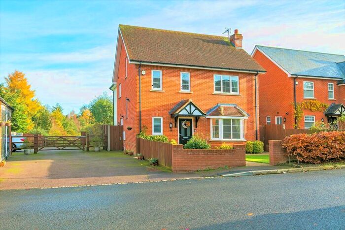 5 Bedroom Detached House For Sale In Mount Pleasant, Aspley Guise, Milton Keynes, MK17