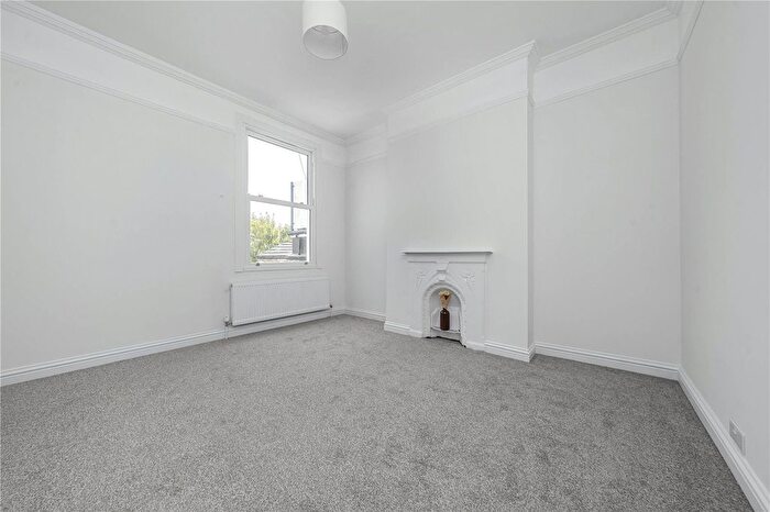 2 Bedroom Flat To Rent In Woodside, Wimbledon, SW19