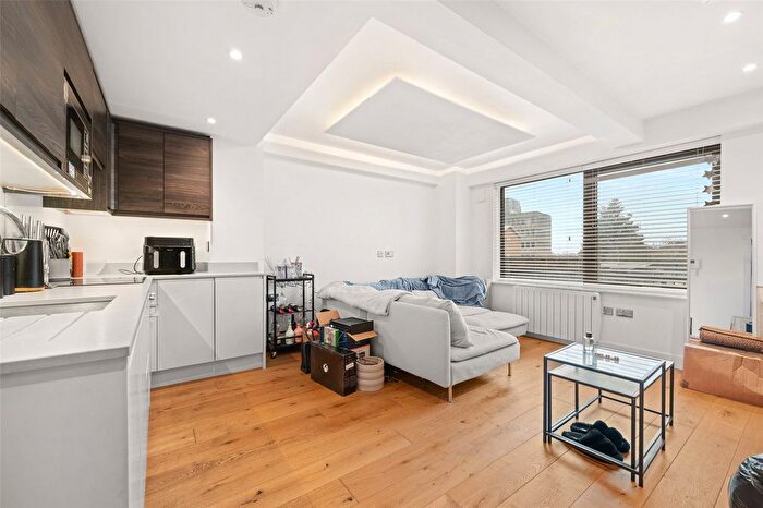 1 Bedroom Flat For Sale In The Ring, Bracknell, Berkshire, RG12