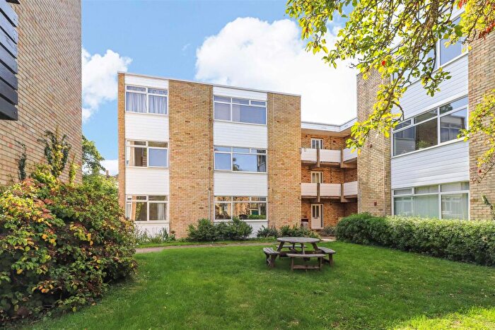 2 Bedroom Flat For Sale In Chapel Street, Cambridge, CB4