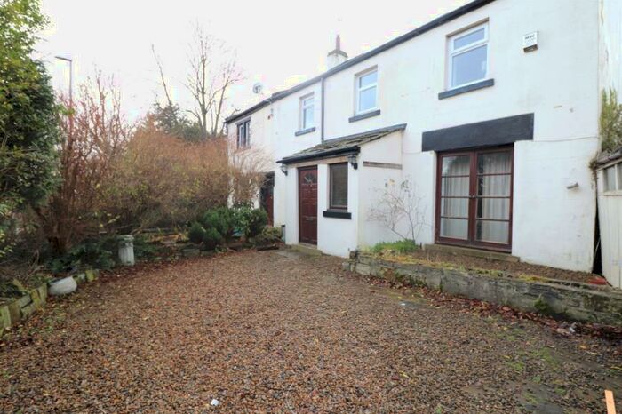 3 Bedroom Semi-Detached House To Rent In Cemetery Road, Pudsey, Leeds, LS28