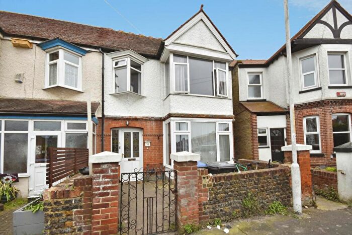 2 Bedroom Flat For Sale In Richmond Avenue, Margate, CT9
