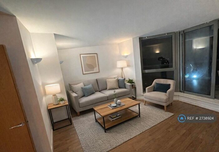 2 Bedroom Flat To Rent In Mercury Gardens, Romford, RM1