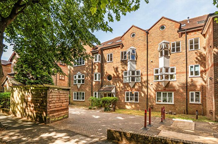 1 Bedroom Flat For Sale In Overton Road, Sutton, SM2