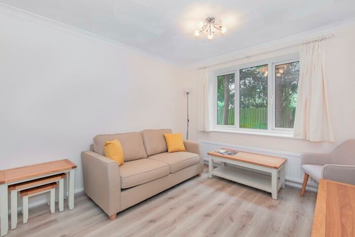 1 Bedroom Apartment To Rent In Hernes Road, Oxford, OX2