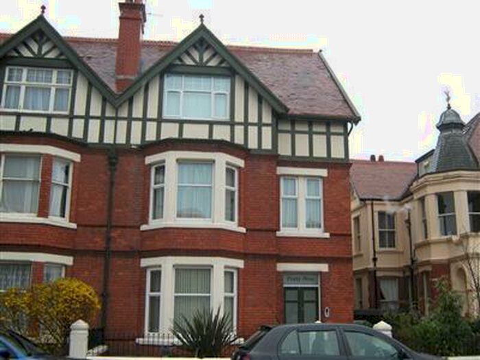 2 Bedroom Flat To Rent In Mostyn Avenue, Llandudno, LL30