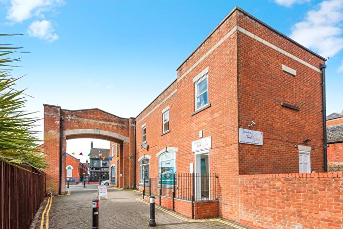 2 Bedroom Flat For Sale In Godwin Court, Swindon, SN1