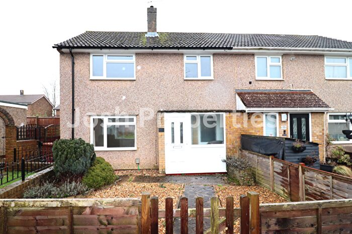 3 Bedroom End Of Terrace House To Rent In Holly Leys, Stevenage, SG2