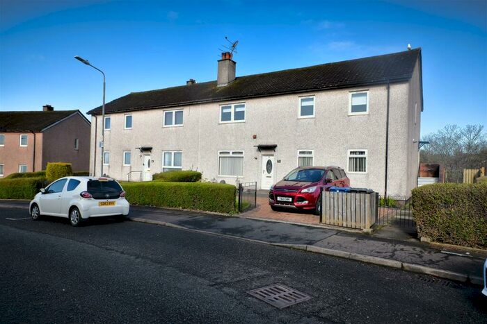 3 Bedroom Flat To Rent In Dickens Avenue, Clydebank, G81