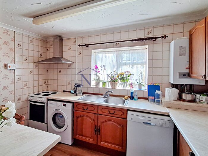 2 Bedroom Flat To Rent In Jubilee Drive, Ruislip, HA4