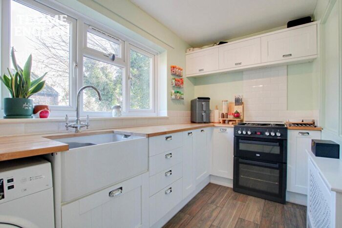 1 Bedroom Flat For Sale In Victoria Road, Laindon, SS15