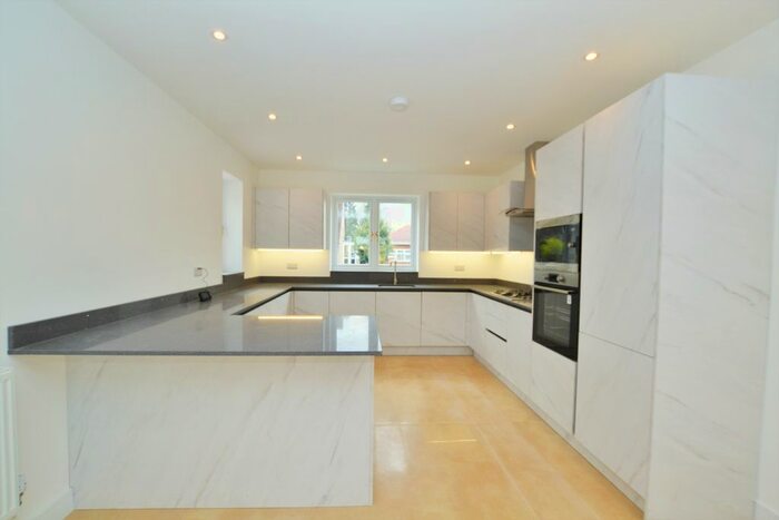 2 Bedroom Semi-Detached Bungalow To Rent In Curtis Road, Hounslow, TW4