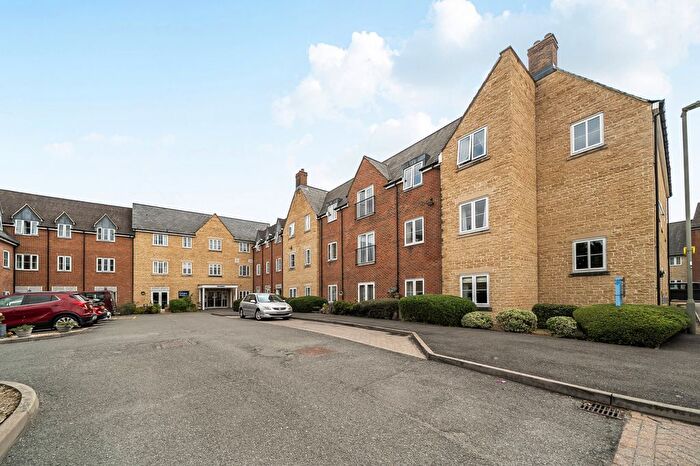 2 Bedroom Garage / Parking For Sale In Cresswell Close, Yarnton, Kidlington, OX5