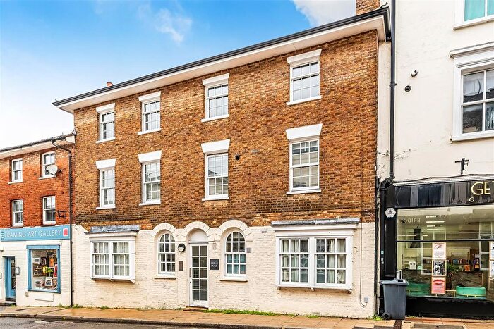 2 Bedroom Flat For Sale In Bridge Street, Leatherhead, KT22
