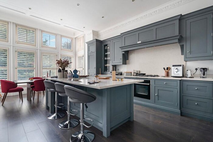 4 Bedroom Apartment For Sale In Arkwright Road, Hampstead, NW3