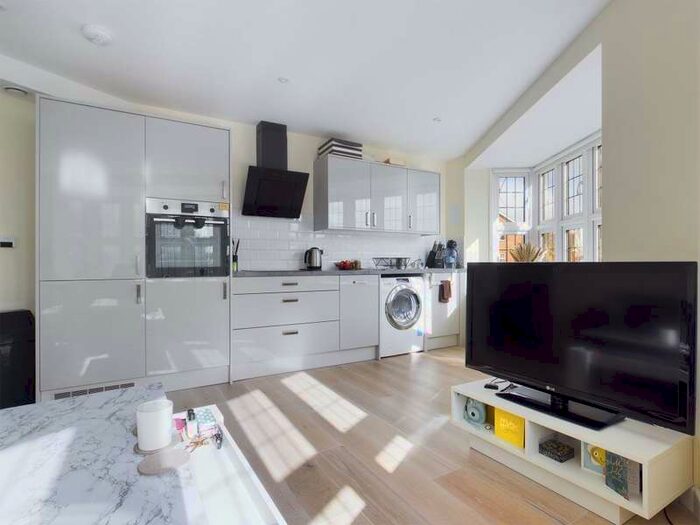 2 Bedroom Flat To Rent In Goring Road, Goring By Sea, Worthing, BN12