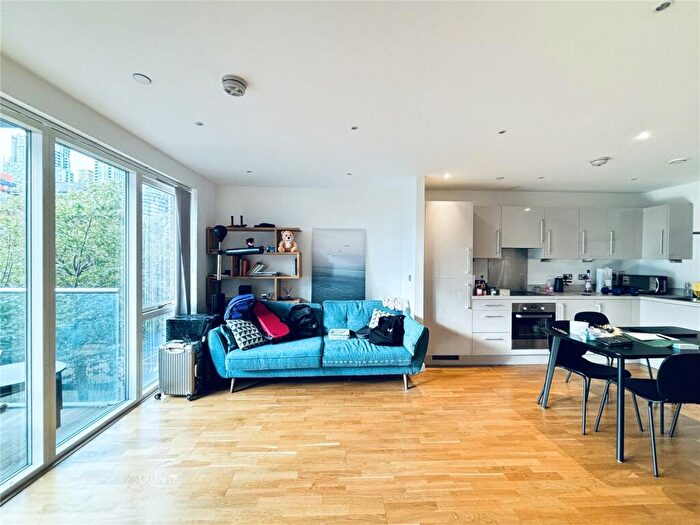 2 Bedroom Apartment To Rent In Waterford Court, Turnberry Quay, London, E14