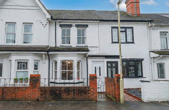 3 Bedroom Terraced House For Sale In Coronation Road, Basingstoke, RG21