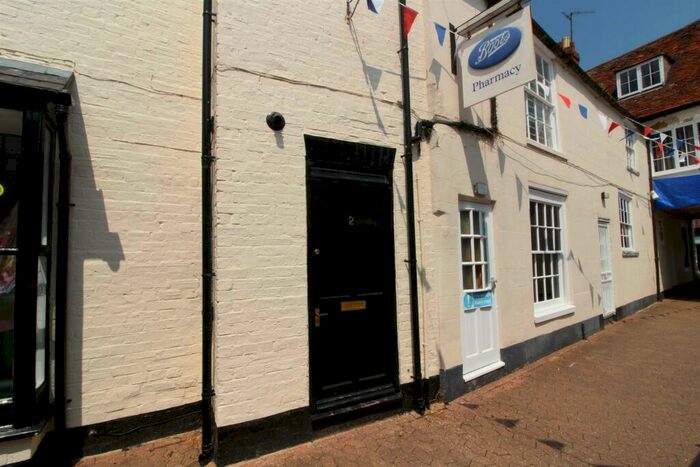 1 Bedroom Flat To Rent In High Street, Stony Stratford, Milton Keynes, MK11