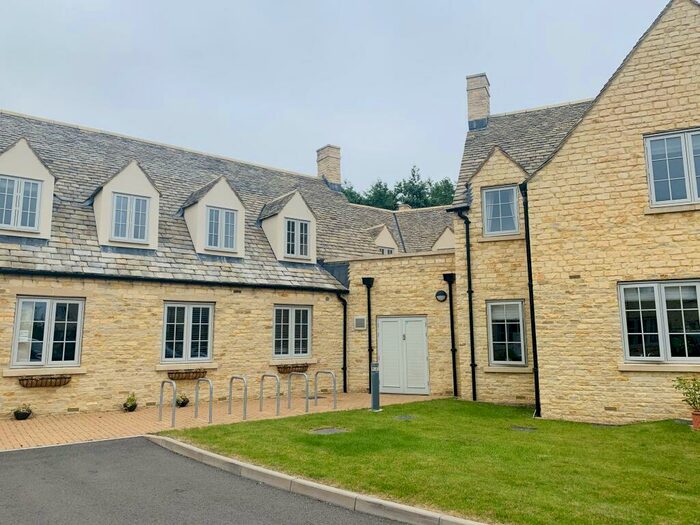 1 Bedroom Flat To Rent In Hawkesbury Place, GL54