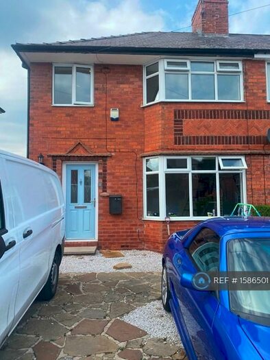 3 Bedroom Semi-Detached House To Rent In Selhurst Road, Chesterfield, S41