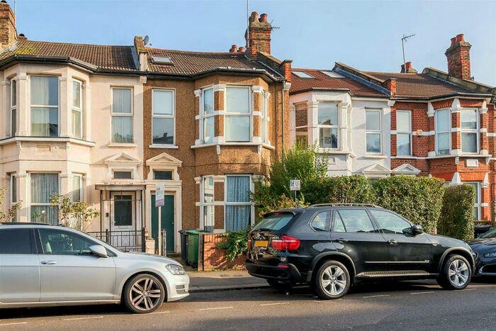 2 Bedroom Flat To Rent In Wightman Road, Hornsey, N8