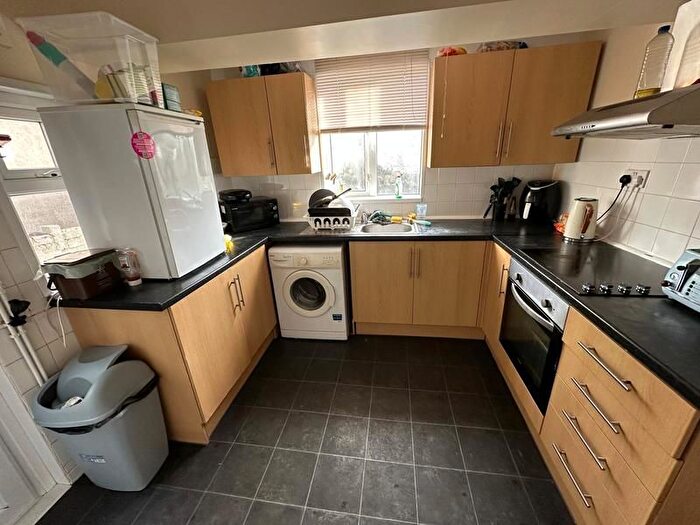 5 Bedroom Terraced House To Rent In Dogfield Street, Cathays, Cardiff, CF24