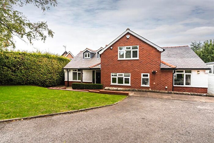 5 Bedroom Detached House For Sale In New Road, Wingerworth, Chesterfield, S42