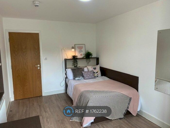 2 Bedroom Flat To Rent In Neuadd Y Castell, Bangor, LL57