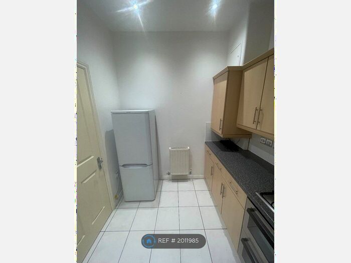 2 Bedroom Flat To Rent In Nacton Court, Chadwell Heath, Romford, RM6