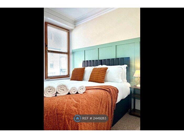 2 Bedroom Flat To Rent In Oxford Street, Oxfordshire, OX20