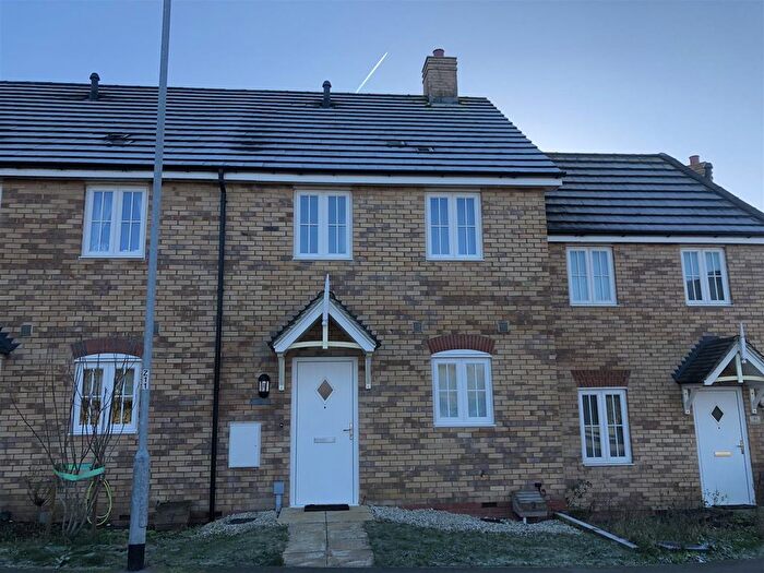 2 Bedroom End Of Terrace House To Rent In Markham Rise, Bedford, MK41