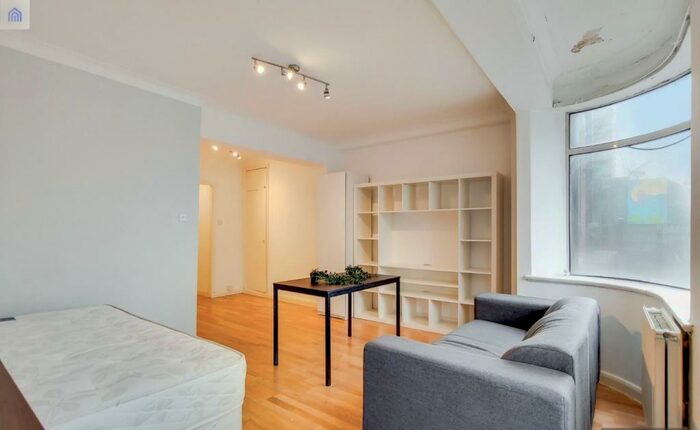 Studio To Rent In Warren Court, Euston Road, Marylebone, NW1