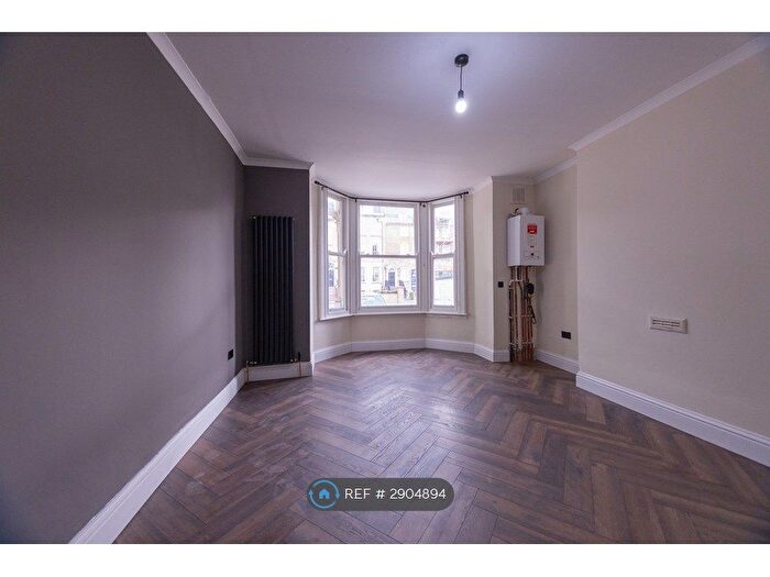 2 Bedroom Flat To Rent In Romford Road, London, E15