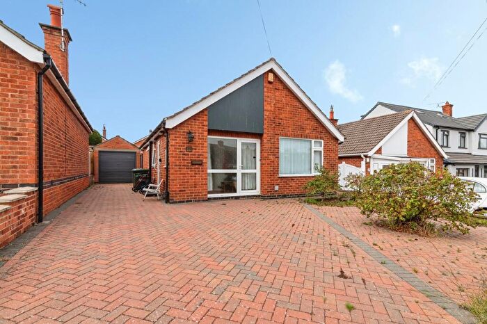 2 Bedroom Bungalow For Sale In Boxley Drive, West Bridgford, Nottinghamshire, NG2