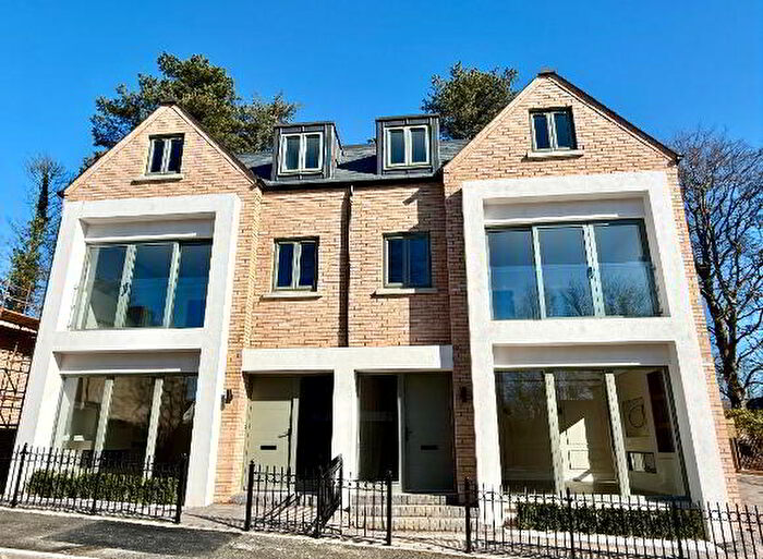 4 Bedroom Semi-Detached House For Sale In Derrianna, Derry, BT48