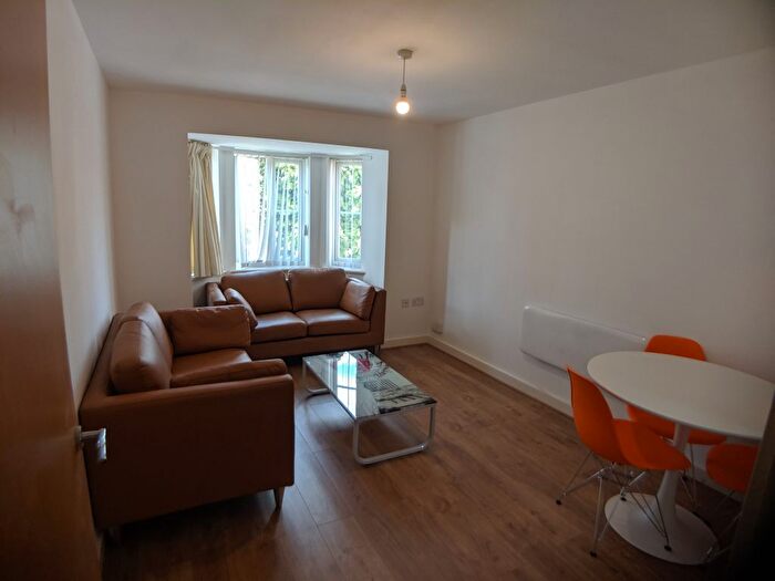 3 Bedroom Flat To Rent In Bed – Mitford Road, Withington, M14