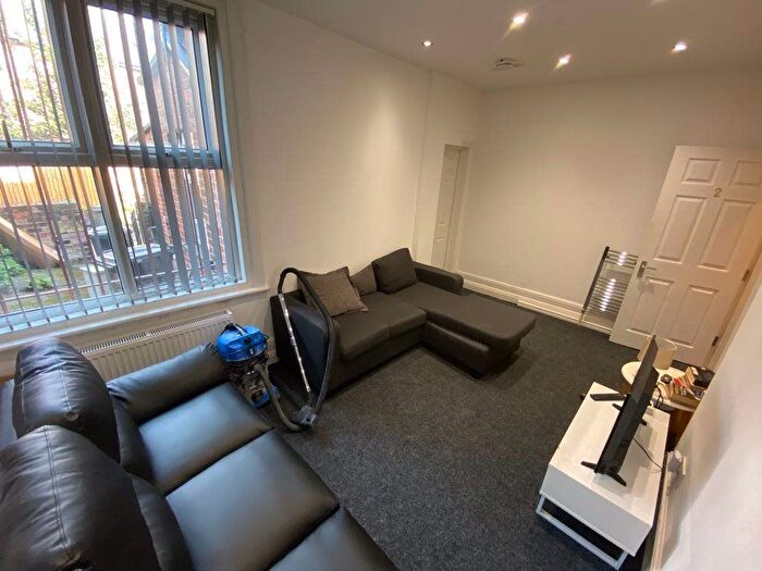 5 Bedroom Semi-Detached House To Rent In Hanover Square, Leeds, LS3