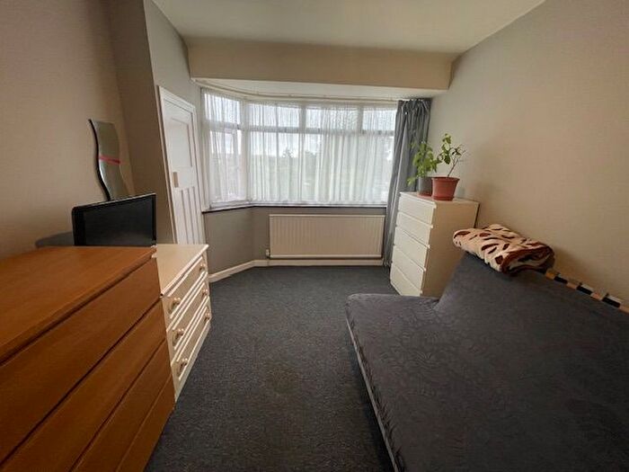 1 Bedroom Flat To Rent In New Peachey Lane, Uxbridge, UB8