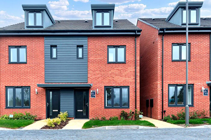 3 Bedroom Semi-Detached House For Sale In Great Horwood Road, Winslow, Buckingham, MK18
