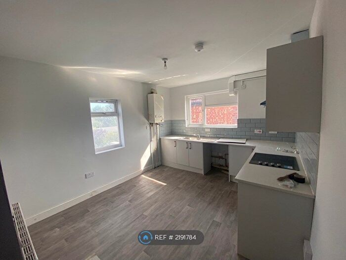 3 Bedroom Flat To Rent In Narborough Road South, Leicester, LE3