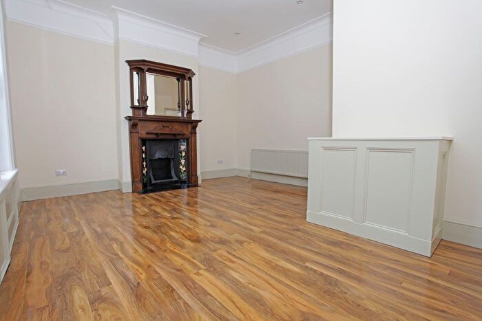 2 Bedroom Flat To Rent In High Road, South Woodford, E18