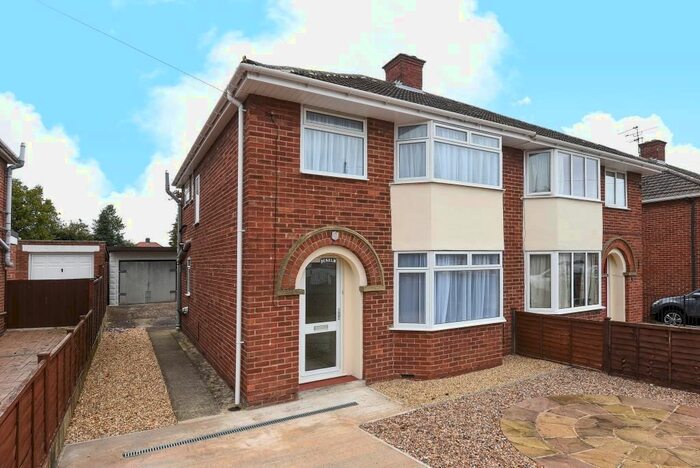 3 Bedroom Semi-Detached House To Rent In Van Diemans Lane, East Oxford, OX4