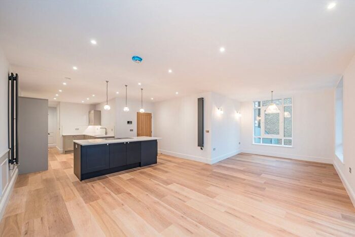 2 Bedroom Flat For Sale In Candler Mews, Twickenham, TW1