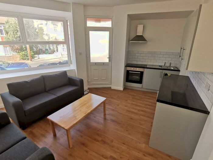 5 Bedroom Semi-Detached House To Rent In Hartington Road, Brighton, BN2