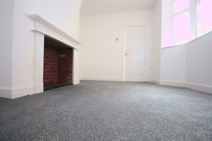 2 Bedroom Flat To Rent In De La Pole Avenue, Hull, HU3