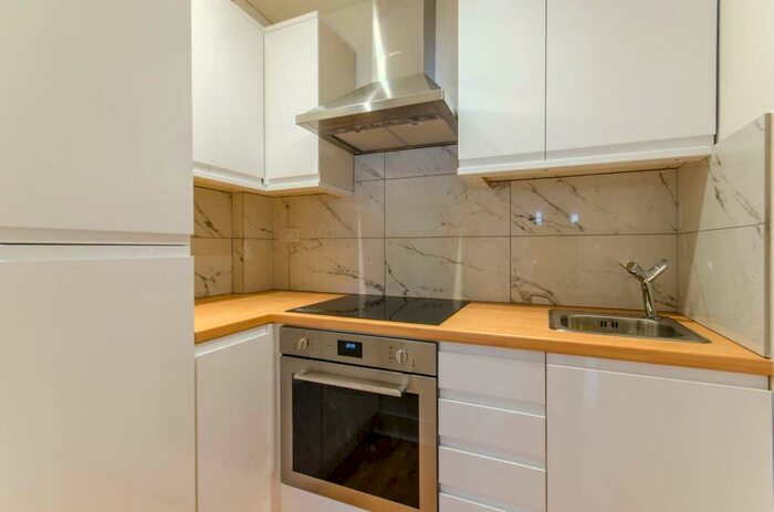 1 Bedroom Detached House To Rent In Rosemont Avenue, North Finchley, London, N12