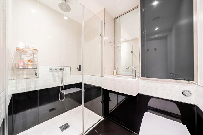 2 Bedroom Apartment To Rent In Eagle Point, City Road, London, EC1V
