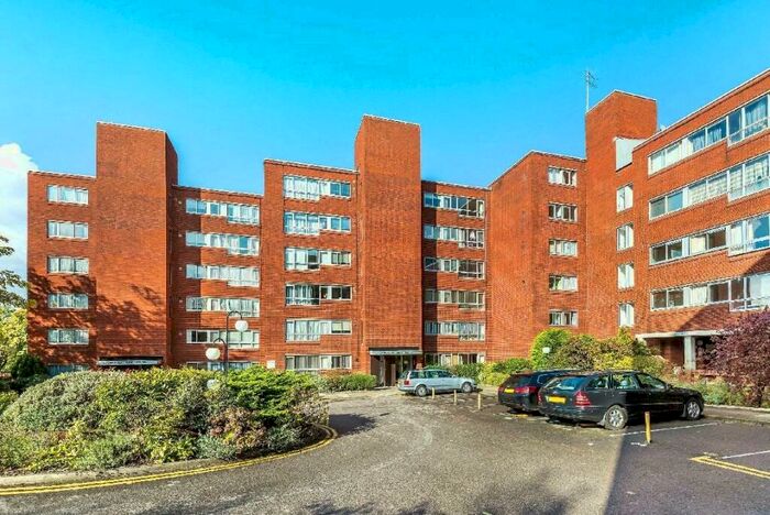 1 Bedroom Apartment To Rent In Homefield Park, Sutton, Surrey, SM1