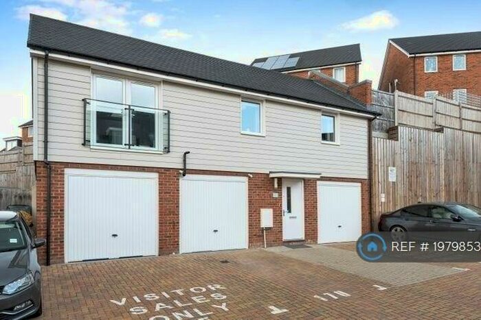 2 Bedroom Detached House To Rent In Oakes Crescent, Dartford, DA1